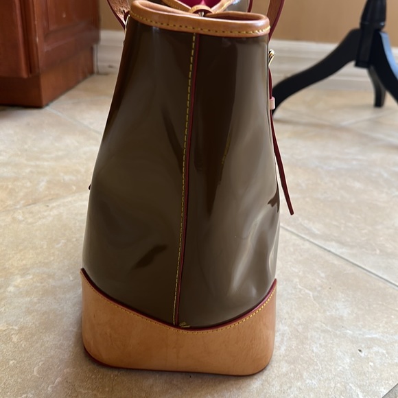 Dooney & Bourke large patent chocolate Bag. - Picture 13 of 14